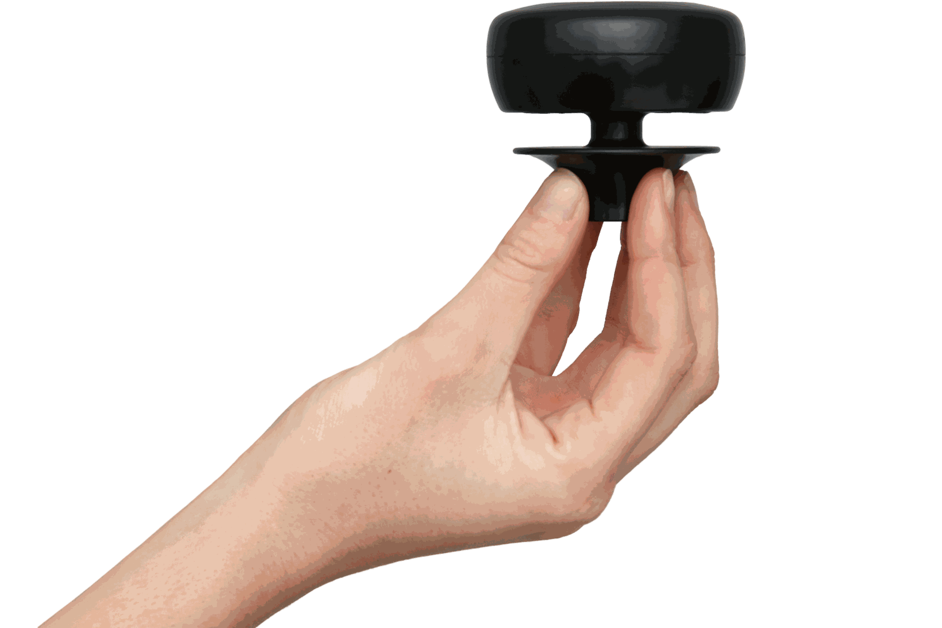 Una mano sosteniendo un pequeño sensor de viento de color negro.